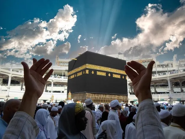 muslim-praying-allah-front-kaaba